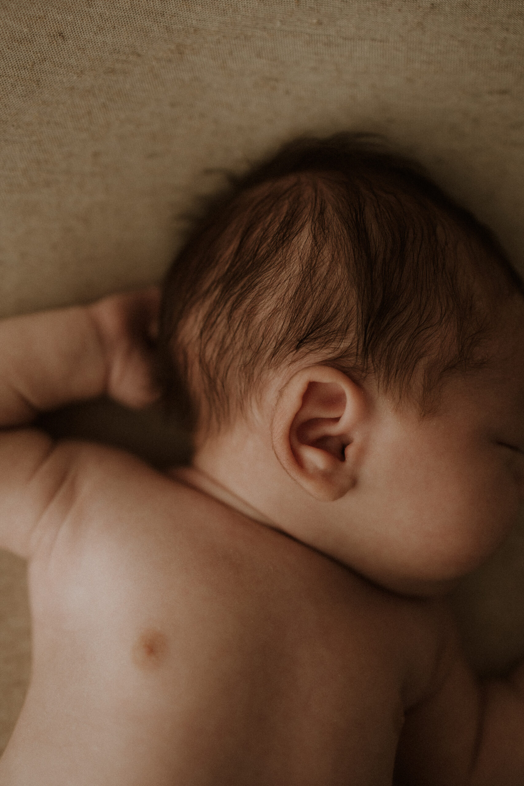 foto al neonato Pietro mentre dorme